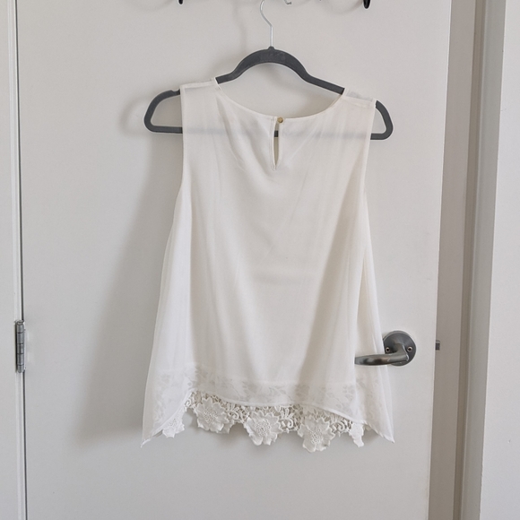 Calvin Klein Gorgeous Sleeveless shirt - Picture 3 of 6